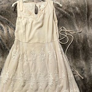 Nick & Mo size S lace dress